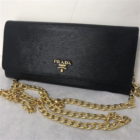 prada vitello move wallet on chain black